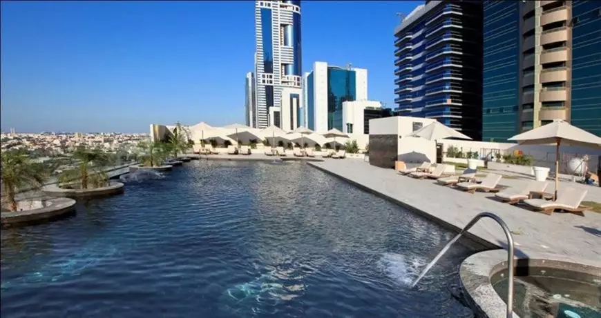 استخر هتل 5 ستاره تاور پلازا